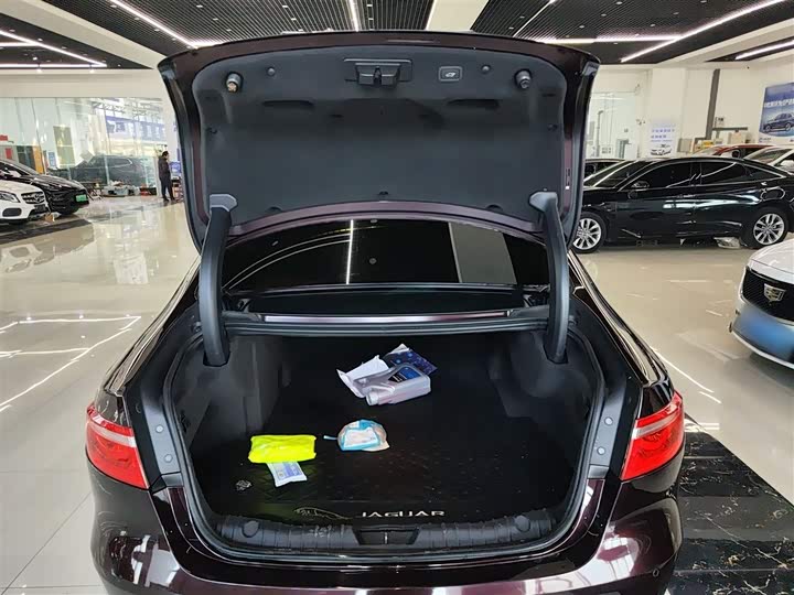Jaguar XFL 2020 XFL 2.0 T P 250 2 WD — фото 15