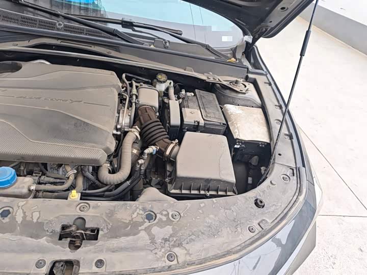 Changan UNI-V 2022 1.5 T Premium — фото 21