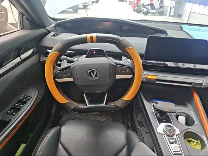 Changan UNI-V 2022 1.5 T Premium — фото 13