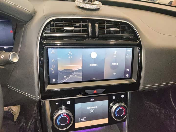 Jaguar XEL 2023 2.0 T 250 PS R-DYNAMIC S — фото 6