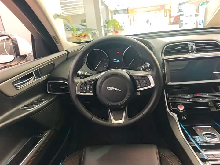 Jaguar XEL 2019 2.0 T 200 PS — фото 11