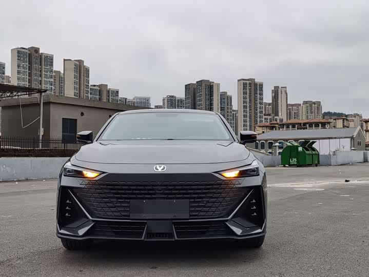 Changan UNI-V 2023 i DD 1.5 T 113km — фото 2