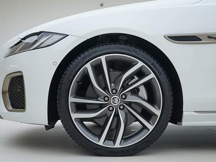 Jaguar XFL 2024 2.0 T P 300 4 WD — фото 15