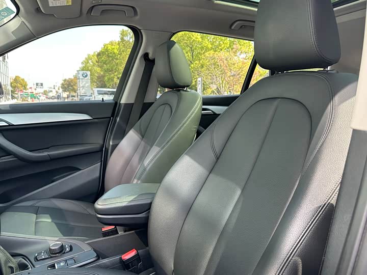 BMW X1 2019 s Drive 18 Li — фото 11