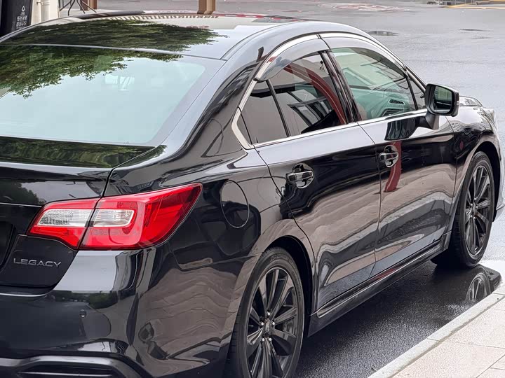 Subaru Legacy — фото 4