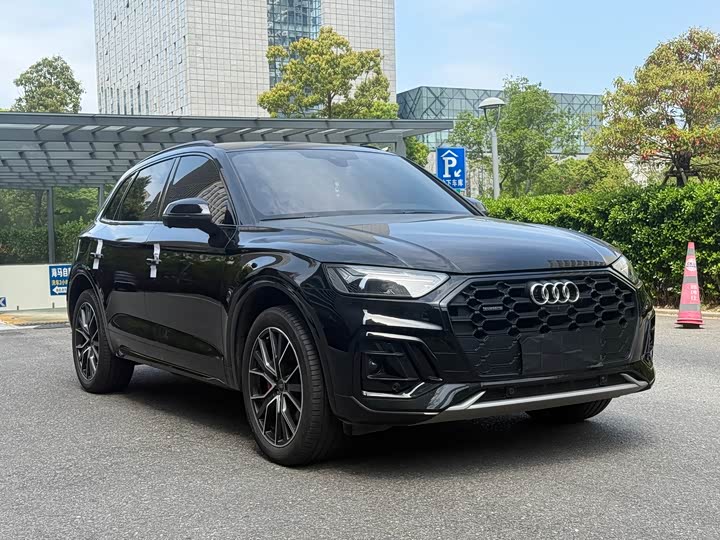 Audi Q5L 2023 40 T — фото 3
