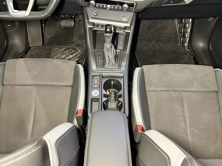 Audi Q3 2023 35 TFSI (1.5 T) — фото 29