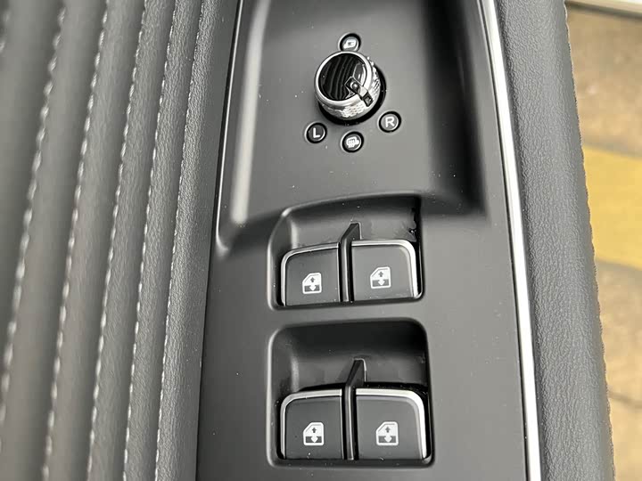 Hongqi HS5 2023 2.0 T Pro — фото 27