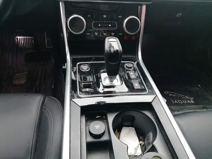 Jaguar XEL 2020 2.0 T 250 PS SE — фото 10