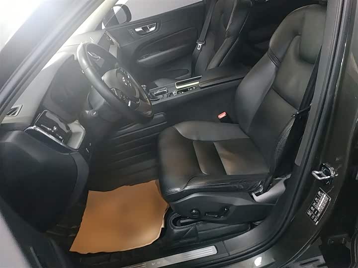Volvo XC60 2019 T 5 4 WD VI — фото 11