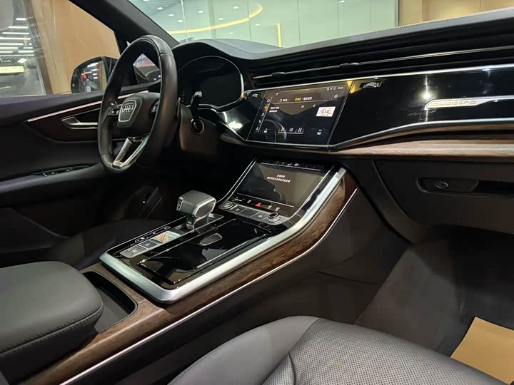 Audi Q7 2020 55 TFSI quattro — фото 7