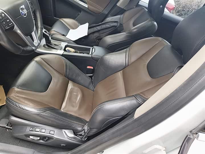 Volvo XC60 2015 T 5 AWD — фото 11
