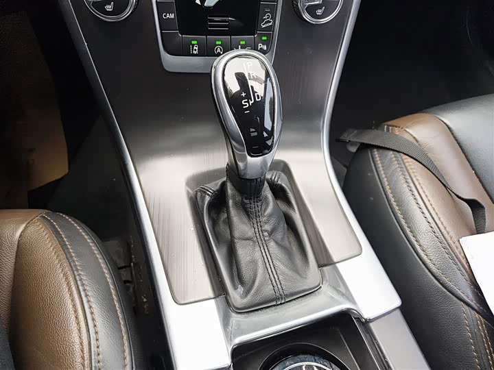 Volvo XC60 2015 T 5 AWD — фото 10
