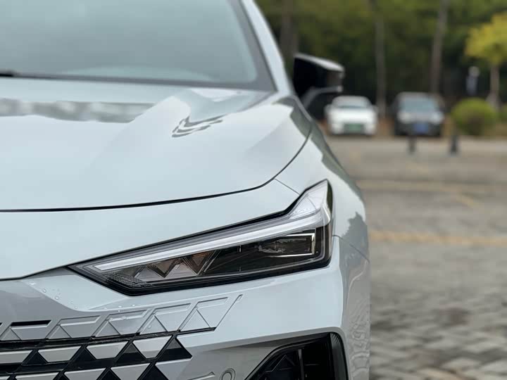 Changan UNI-V 2022 2.0 T — фото 4