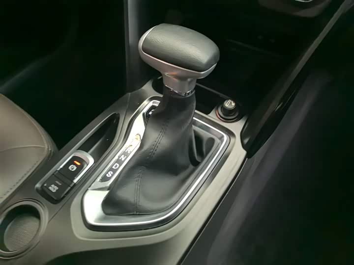 Trumpchi GS4 2017 235 T AT 2 WD — фото 14