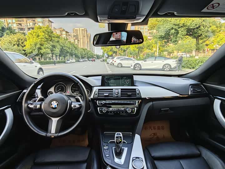 BMW 3-Series 2017 330i x Drive MSport — фото 19