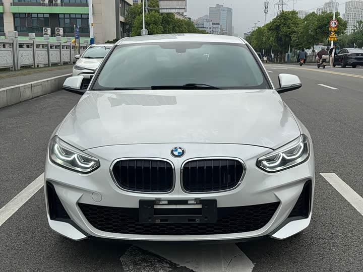 BMW 1-Series 2021 120i M — фото 2
