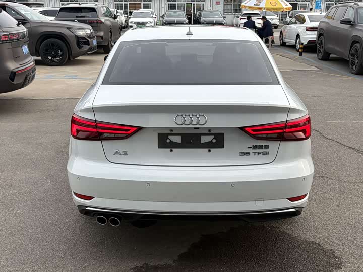 Audi A3 2018 30 Limousine 35 TFSI — фото 14