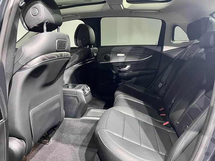 Mercedes-Benz E-Class 2019 E 300 L — фото 10