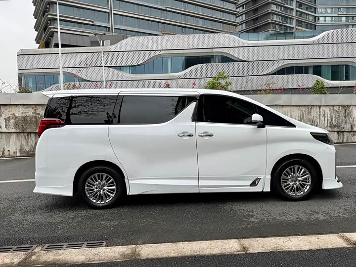 Toyota Alphard — фото 5