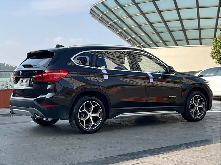 BMW X1 2018 x Drive 20 Li — фото 6