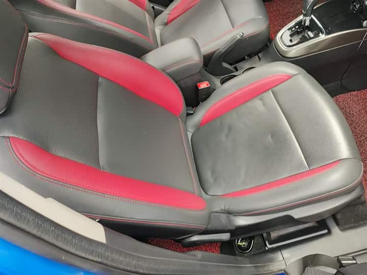 Changan CS15 2016 1.5 L AT — фото 20