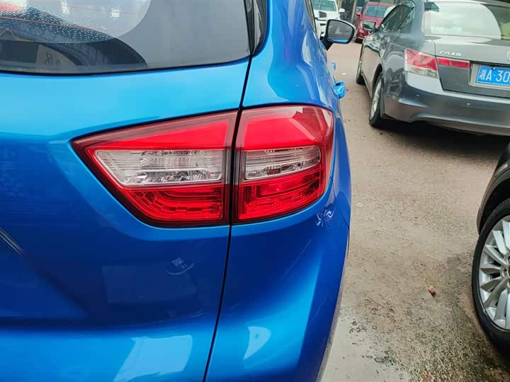 Changan CS15 2016 1.5 L AT — фото 24