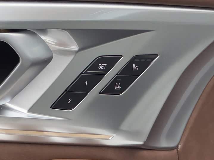 BMW XM — фото 18