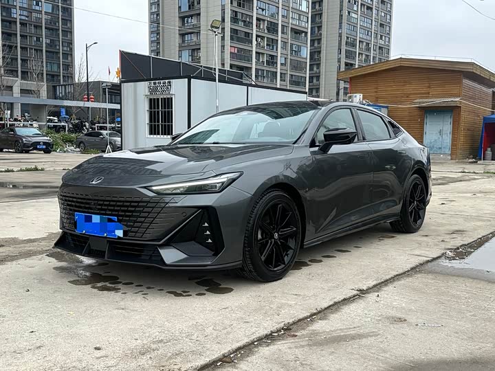 Changan UNI-V 2023 1.5 T Premium — фото 1
