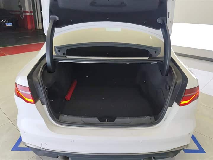 Jaguar XEL 2020 2.0 T 200 PS S — фото 4