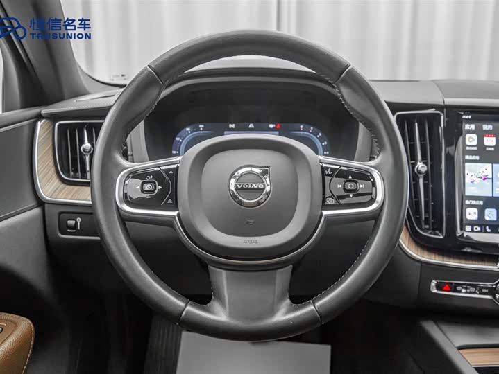 Volvo XC60 2022 B 5 4 WD — фото 17