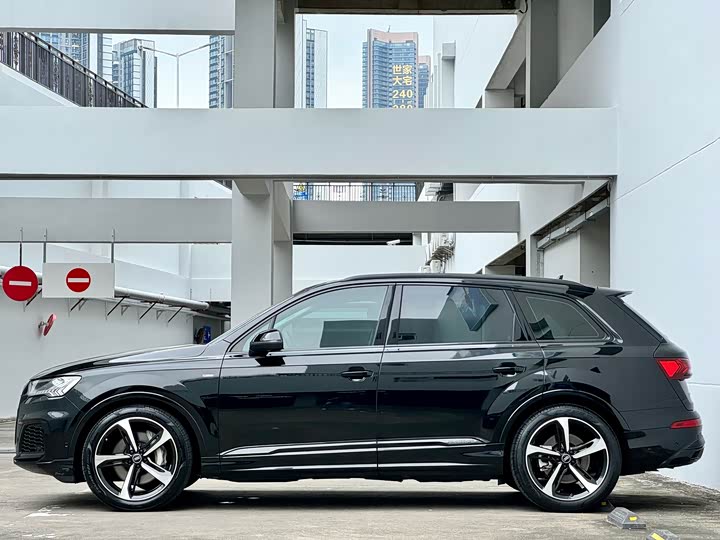 Audi Q7 2023 55 TFSI quattro S line Sport — фото 19