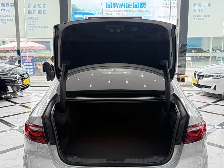 Jaguar XFL 2024 2.0 T P 250 2 WD — фото 15