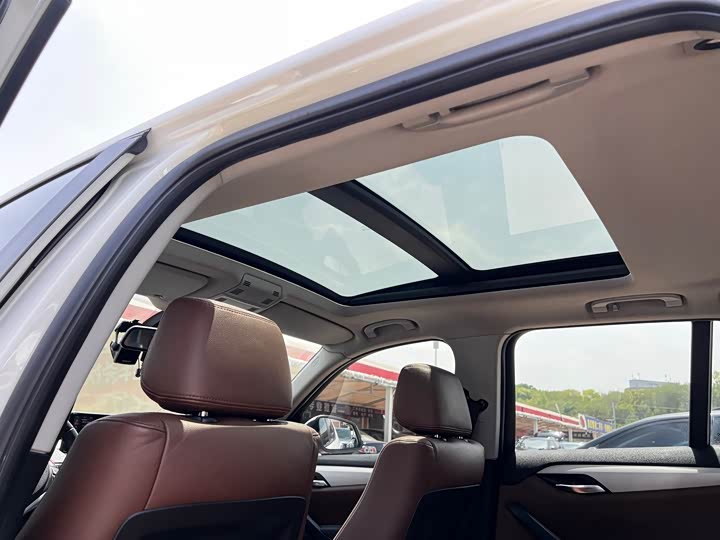 BMW X1 2015 s Drive 18i — фото 12