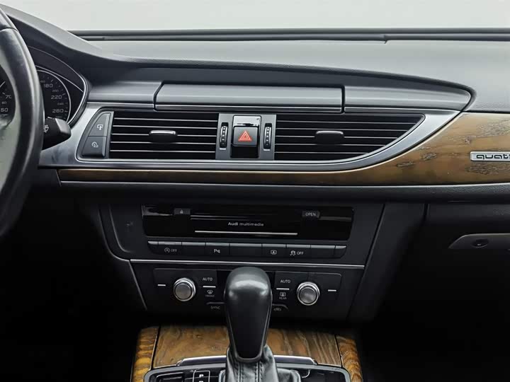 Audi A6L — фото 12