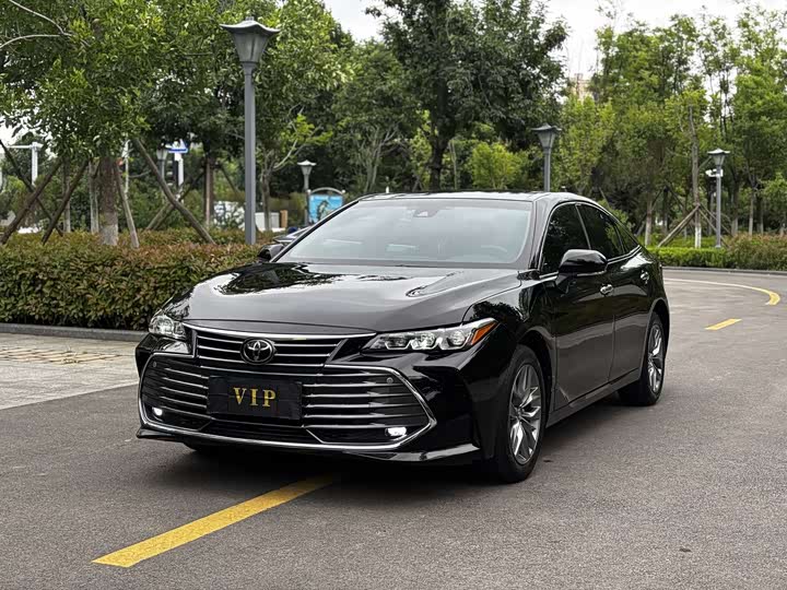 Toyota Avalon — фото 1
