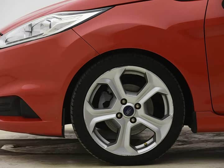 Ford Fiesta — фото 5