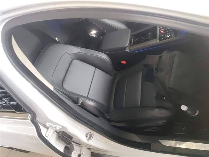Jaguar XFL 2022 XFL 2.0 T P 200 2 WD — фото 20