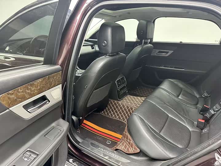 Jaguar XFL 2018 XFL 2.0 T 250 PS — фото 8