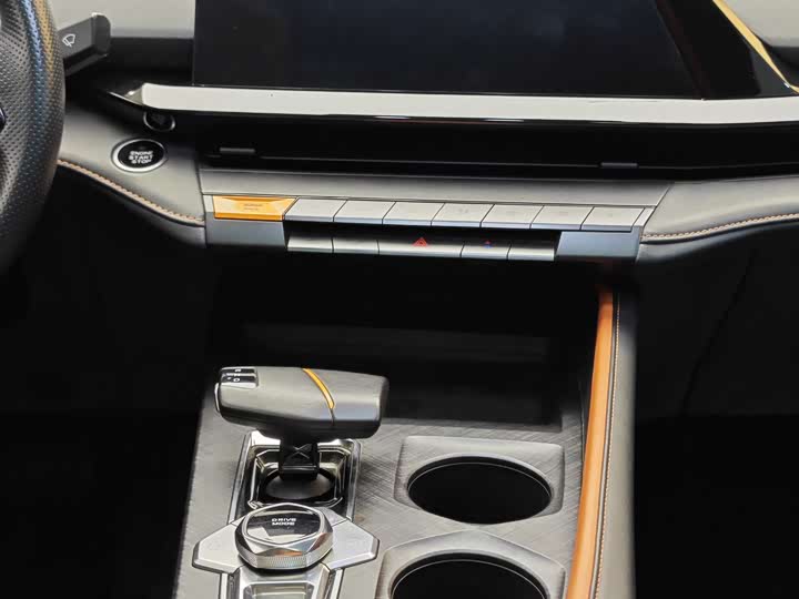 Changan UNI-V 2022 1.5 T — фото 20