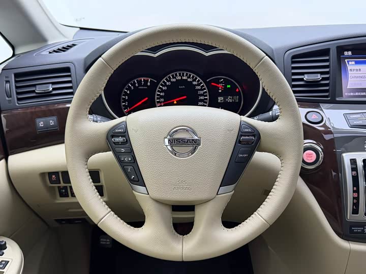 Nissan Quest — фото 11