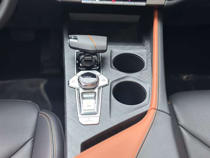 Changan UNI-V 2022 1.5 T Premium — фото 22