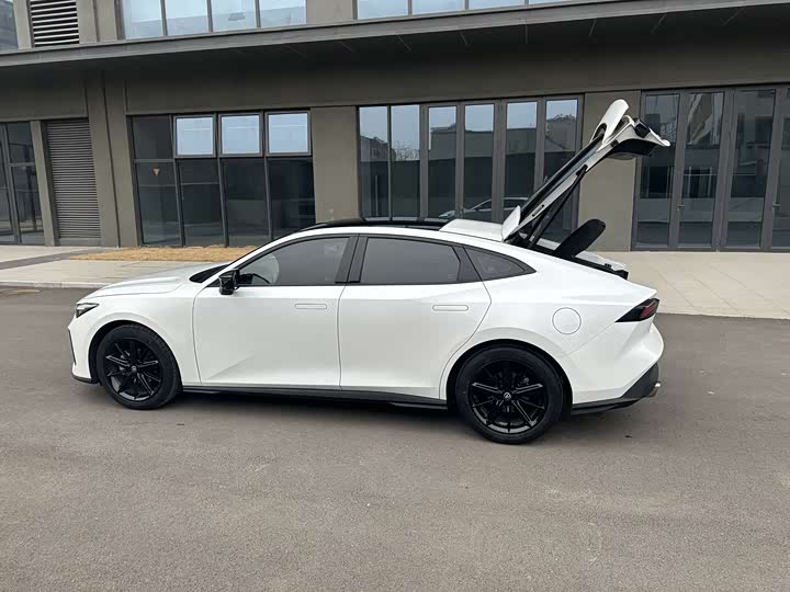 Changan UNI-V 2022 1.5 T Premium — фото 9