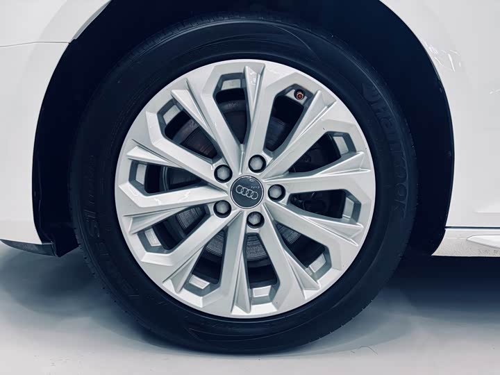 Audi A4L 2019 40 TFSI V — фото 21
