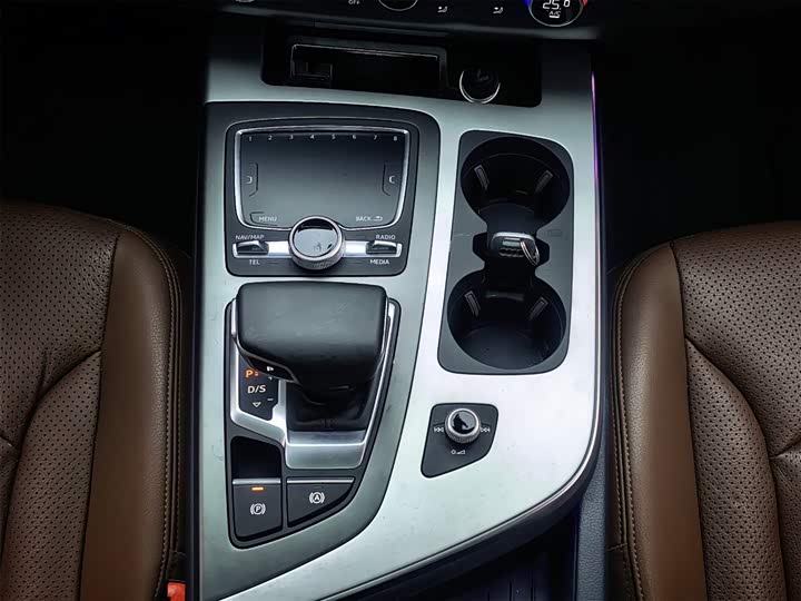Audi Q7 2018 40 TFSI Comfort — фото 16