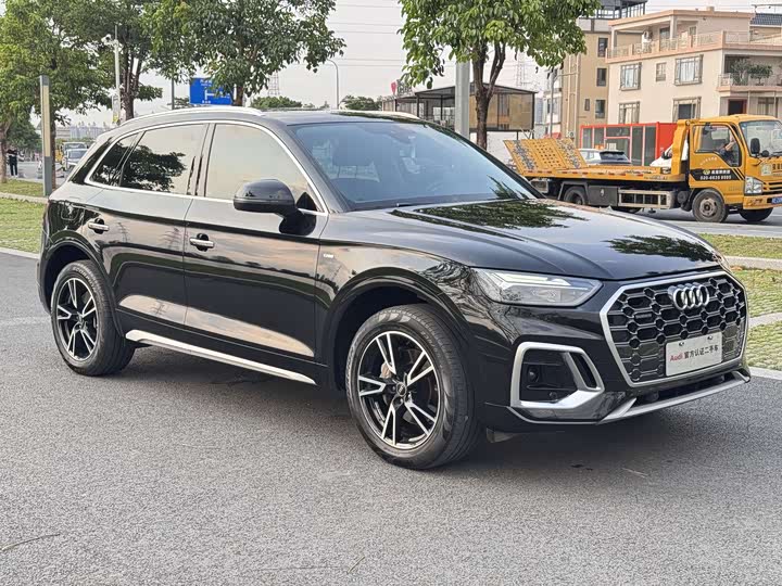Audi Q5L 2023 40 T — фото 10