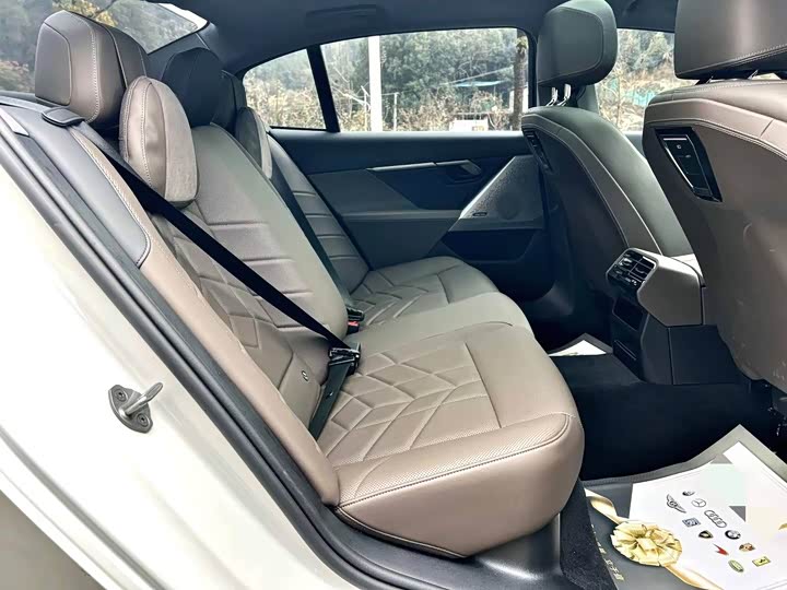 BMW 5 Series 525Li люкс-пакет — фото 6