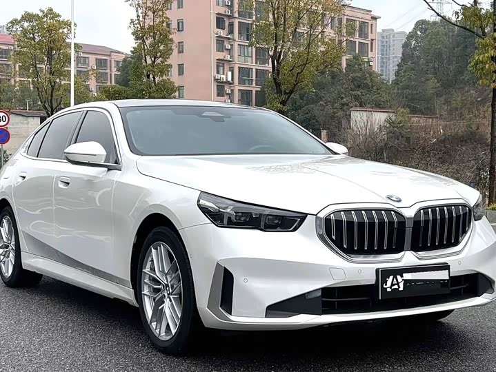 BMW 5 Series 525Li люкс-пакет — фото 2
