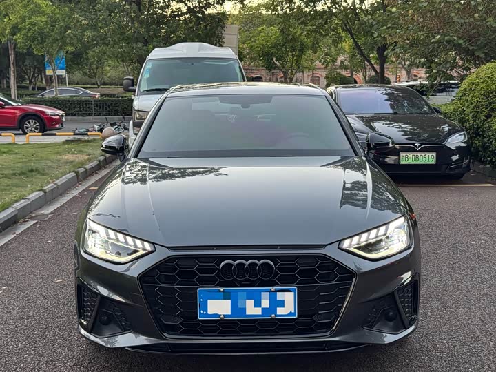 Audi A4L 40 TFSI люкс-динамик — фото 2
