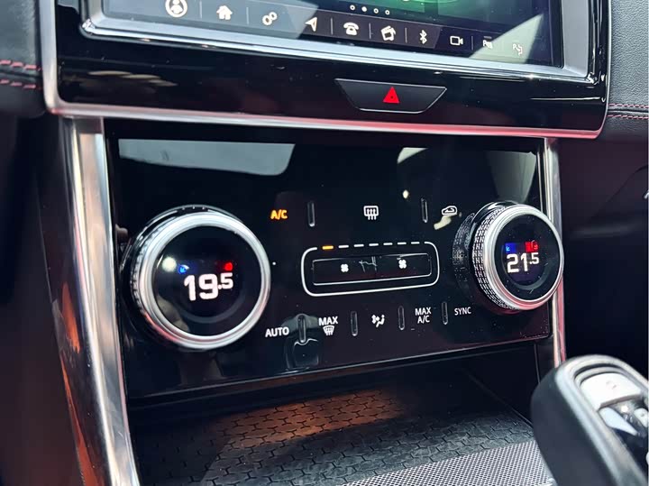 Jaguar XEL 2020 2.0 T 200 PS R-DYNAMIC S — фото 14